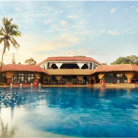 Taj Fort Aguada Resort & Spa, Goa Sinquerim Exteriör bild Club House