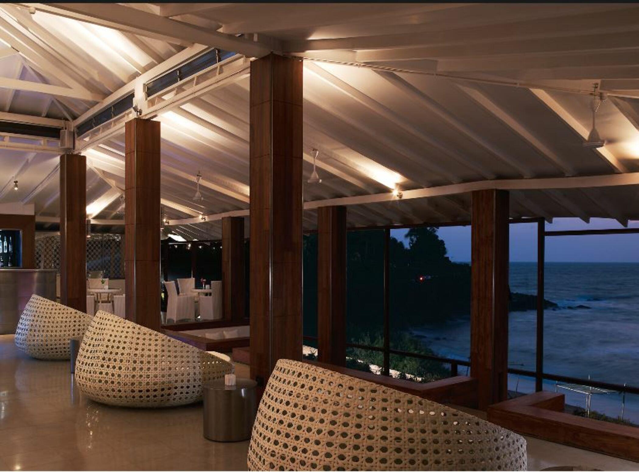 Taj Fort Aguada Resort & Spa, Goa Sinquerim Exteriör bild The interior of the restaurant