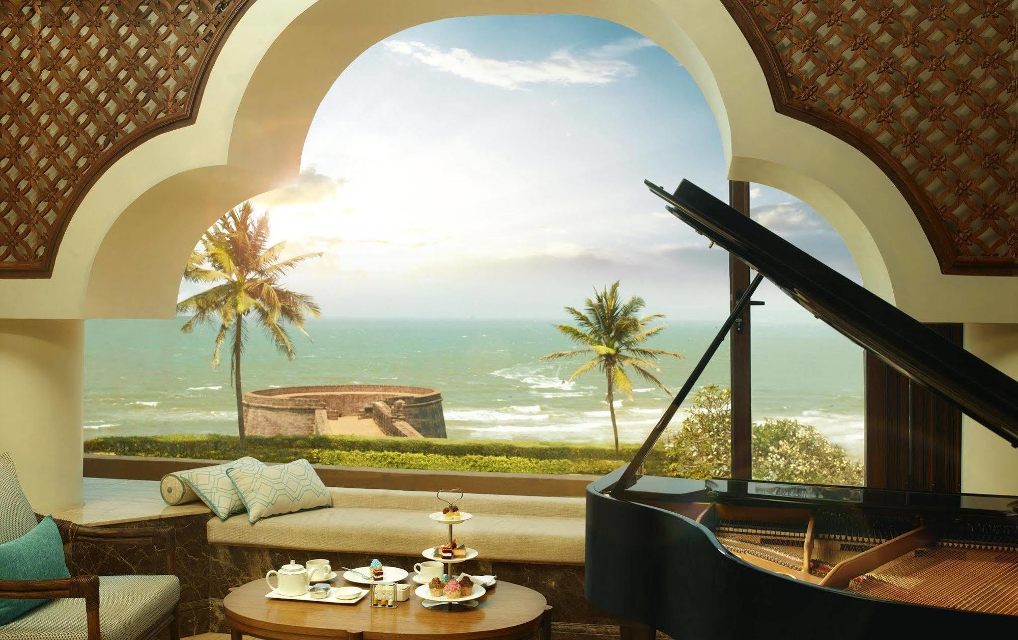Taj Fort Aguada Resort & Spa, Goa Sinquerim Exteriör bild The piano lounge at the hotel