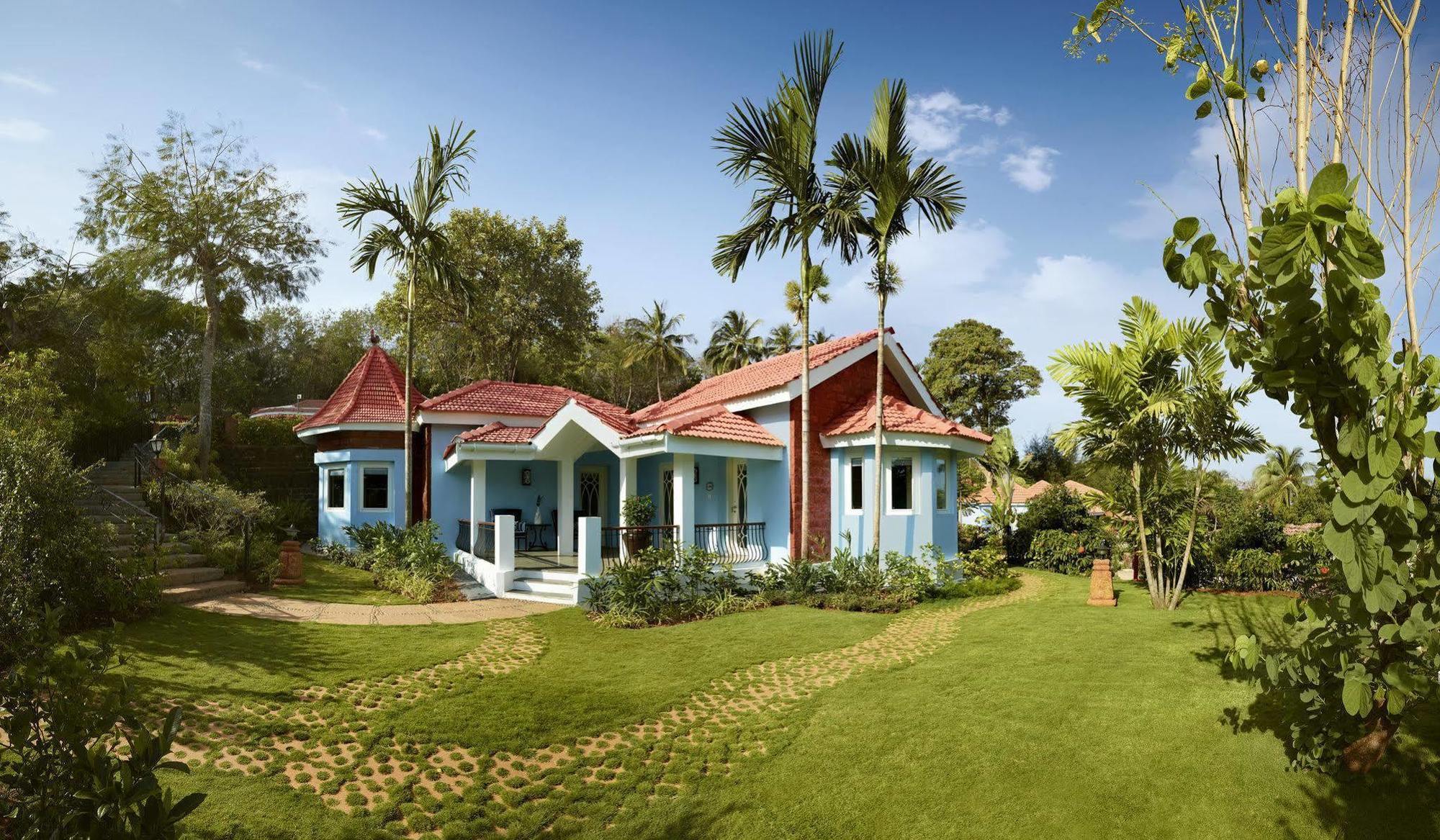 Taj Fort Aguada Resort & Spa, Goa Sinquerim Exteriör bild A typical house in the village