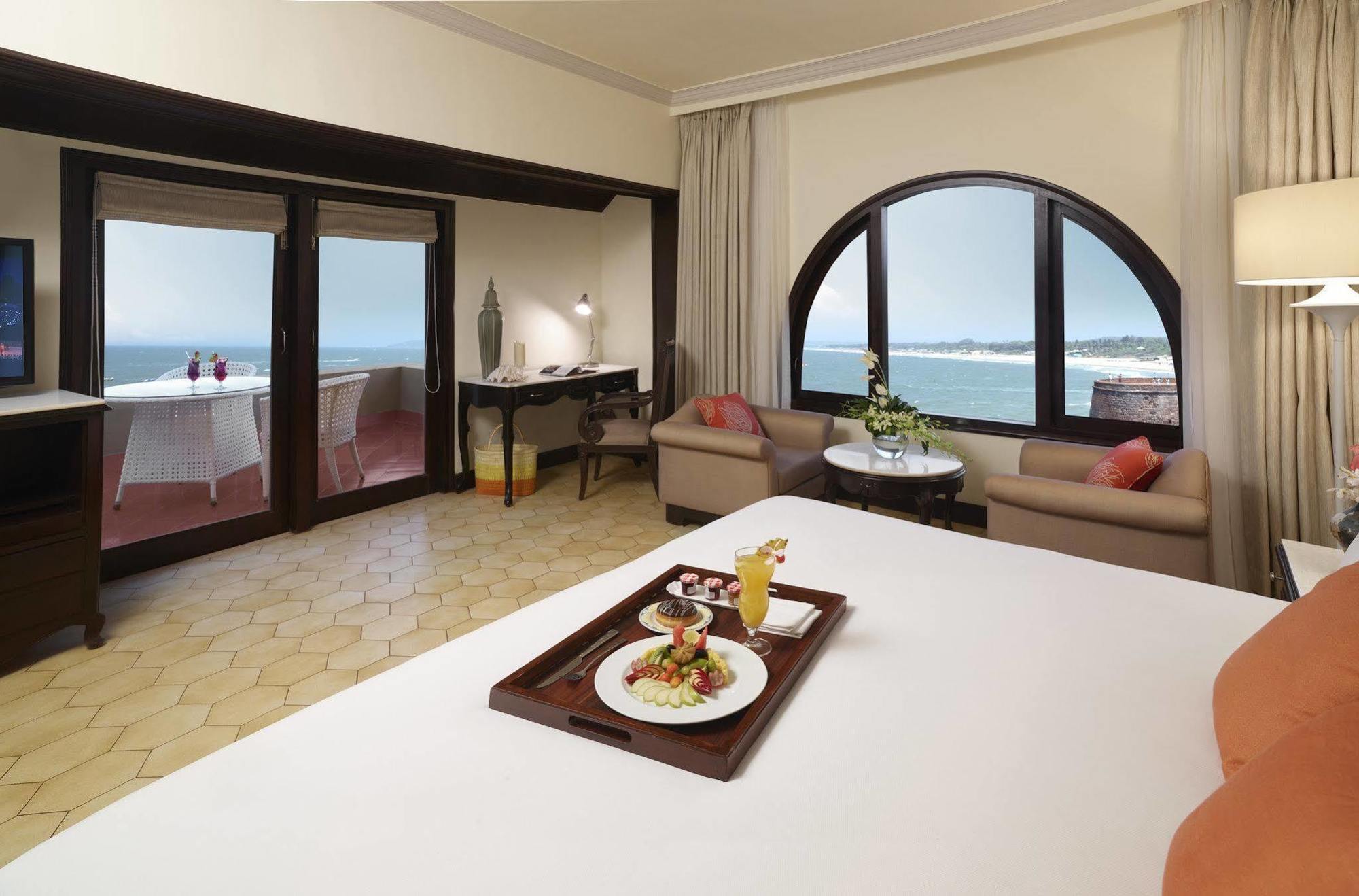 Taj Fort Aguada Resort & Spa, Goa Sinquerim Exteriör bild Suite at the Taj Bengal